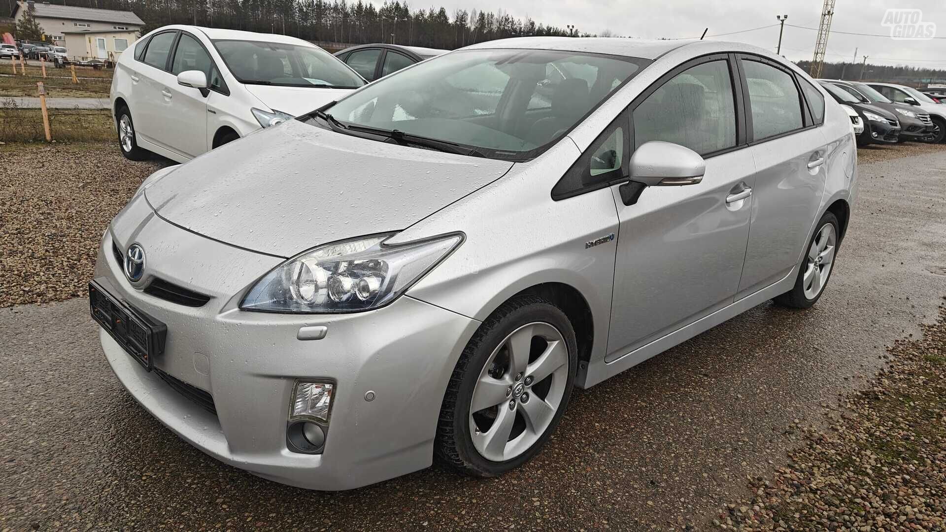 Toyota Prius 2010 y Hatchback