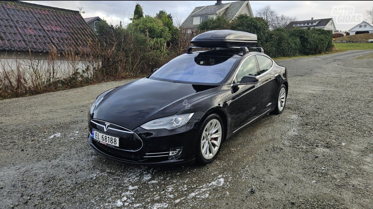 Tesla Model S 2015 y Hatchback