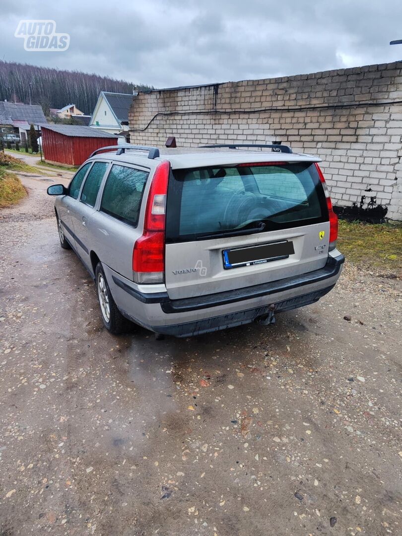 Volvo V70 II 2003 y parts