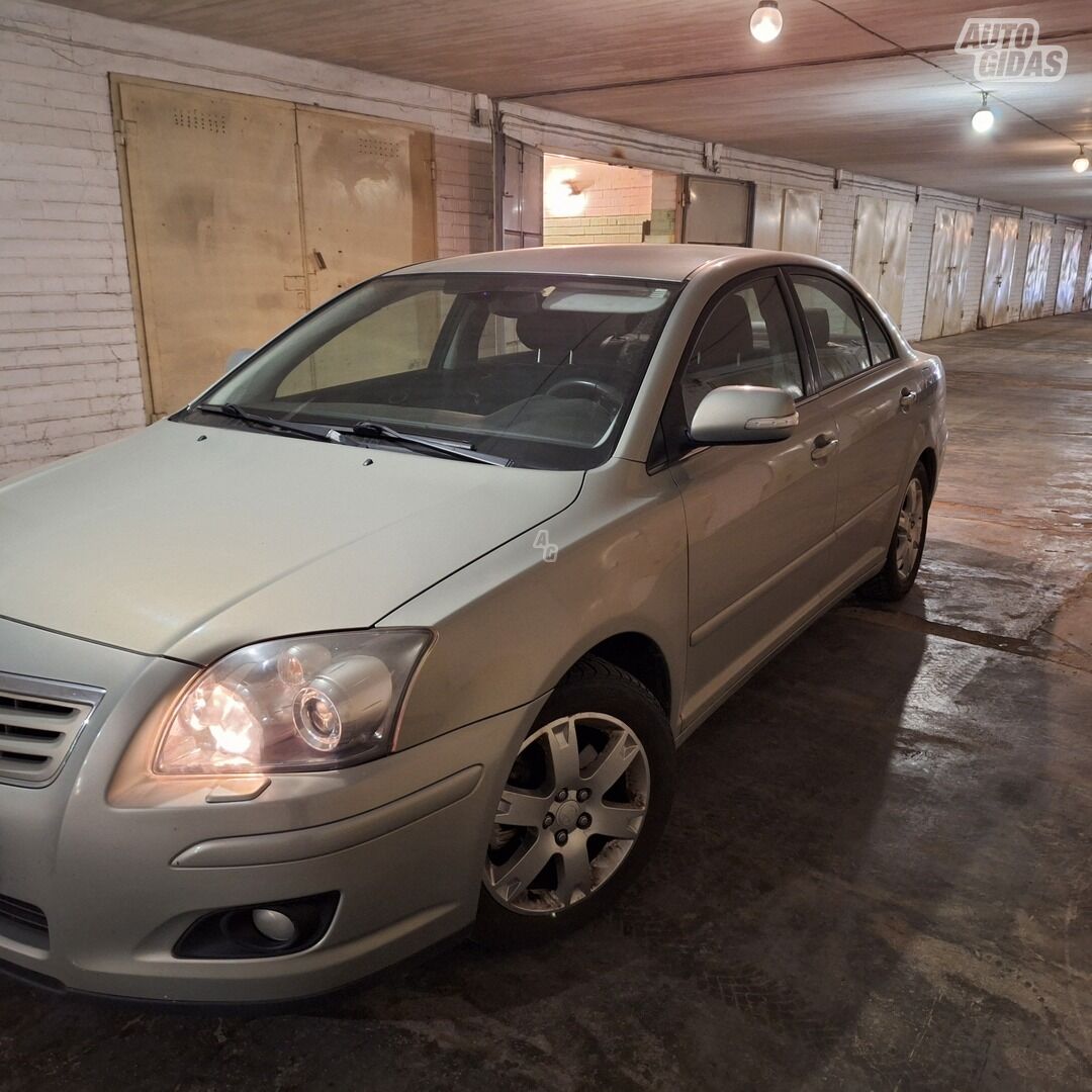 Toyota Avensis 2008 y Sedan