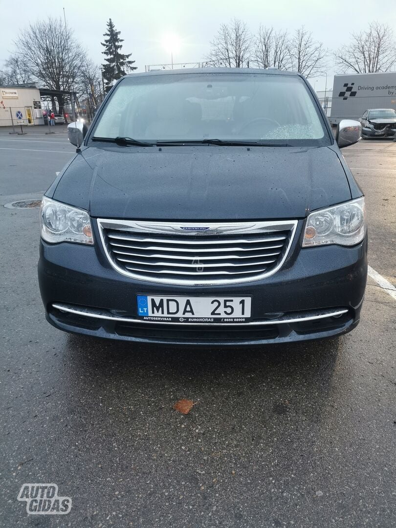 Chrysler Town & Country 2013 m Vienatūris