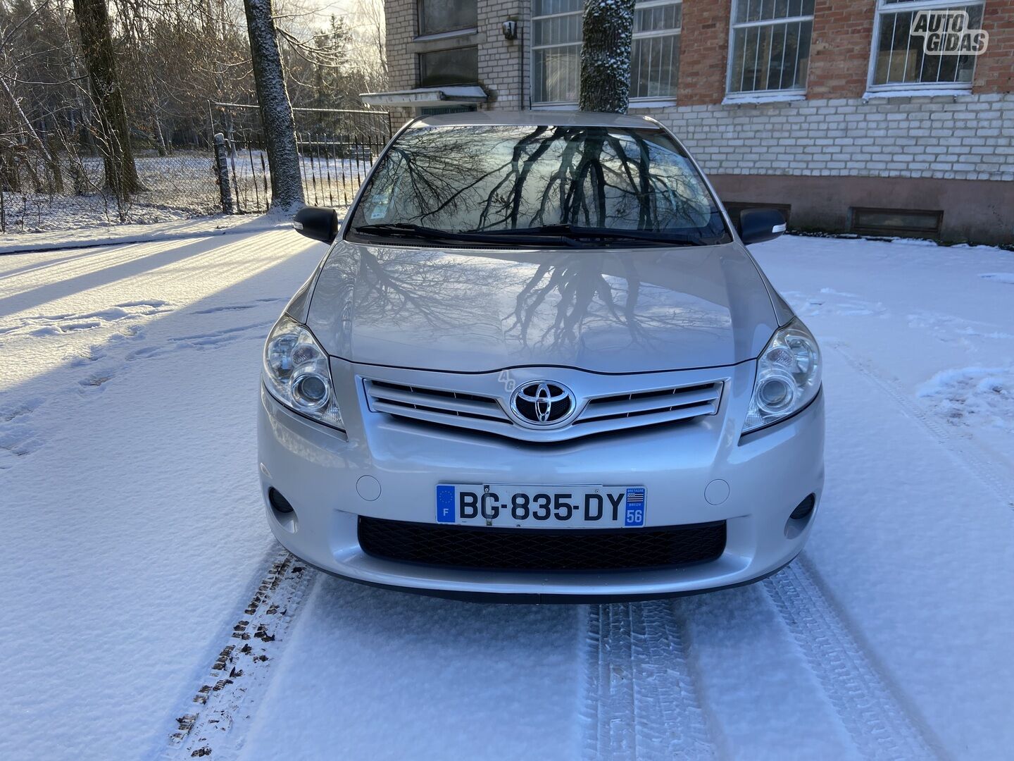 Toyota Auris 2011 г Хэтчбек