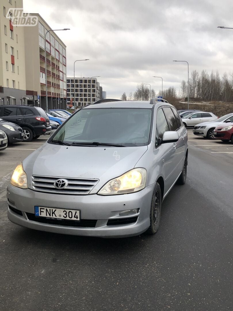 Toyota Avensis Verso 2004 m Vienatūris