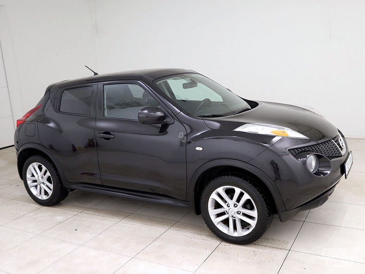 Nissan Juke 2010 г Хэтчбек