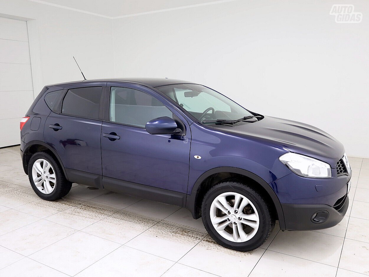 Nissan Qashqai 2010 г Внедорожник / Кроссовер