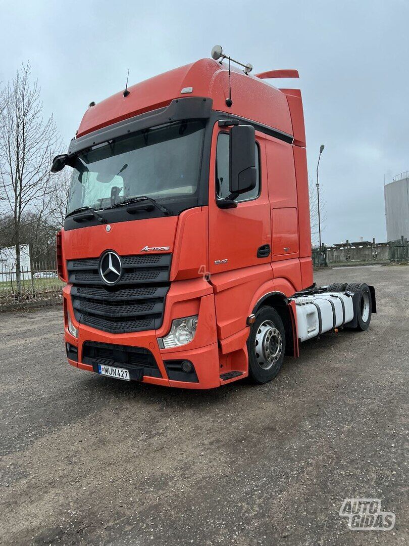 Mercedes-Benz ACTROS 2013 y Semi-trailer truck