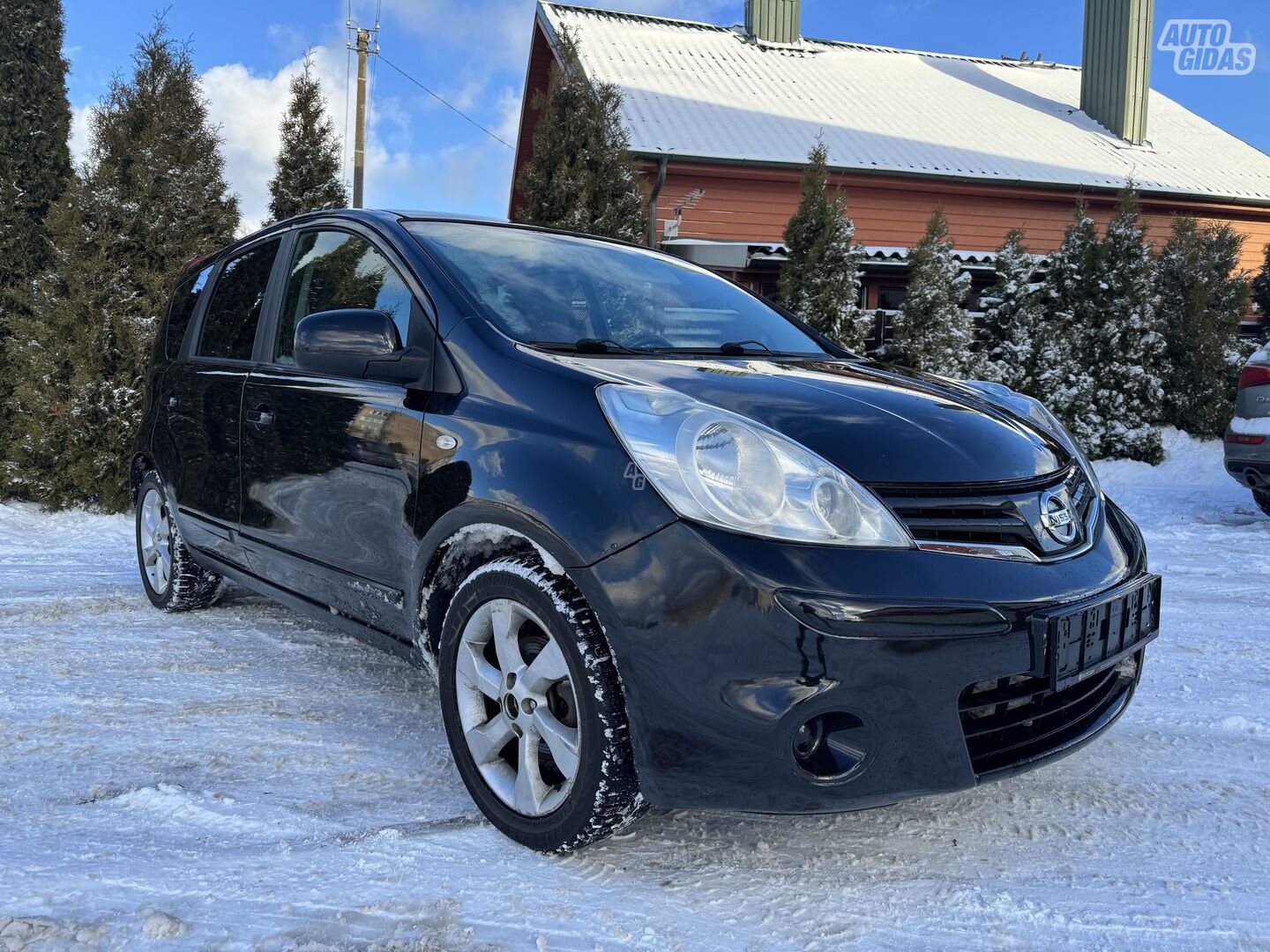 Nissan Note 2010 y Hatchback