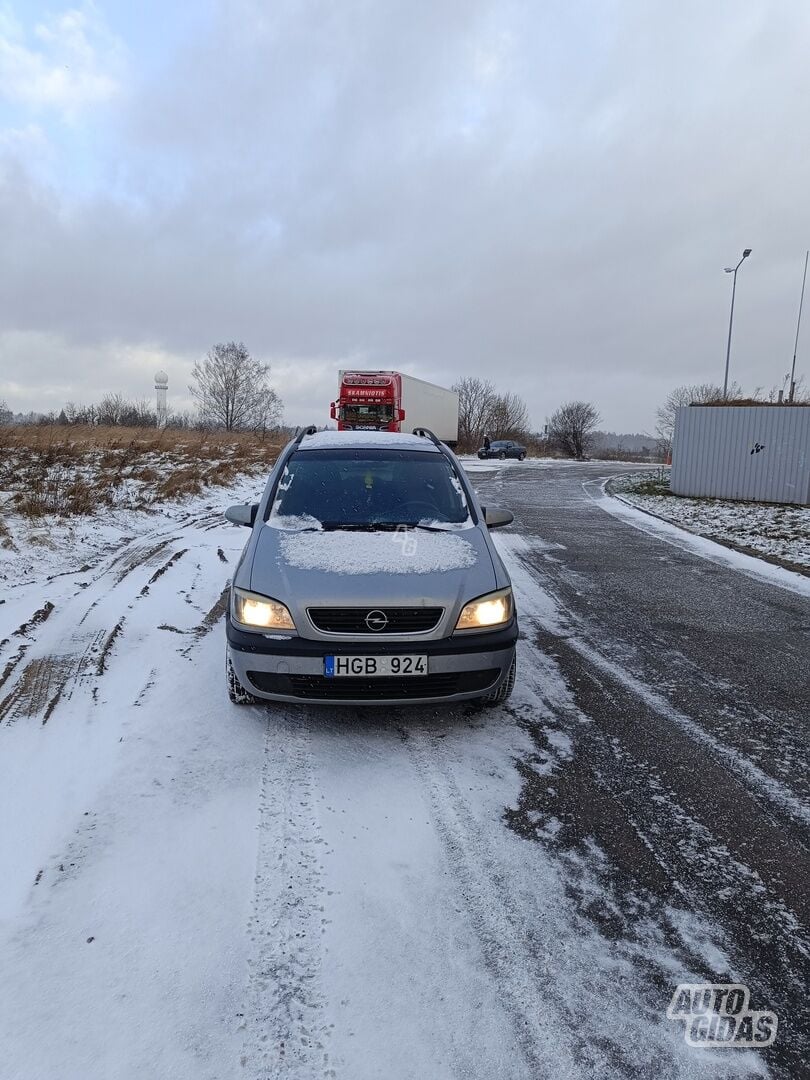 Opel Zafira 2001 y Hatchback