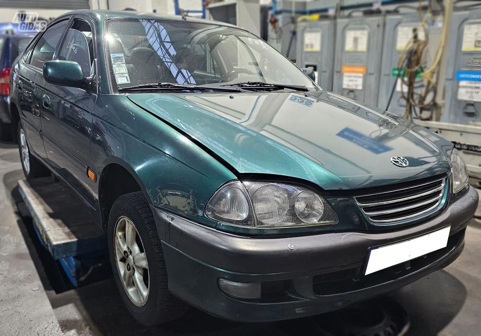 Toyota Avensis 1999 г Хэтчбек