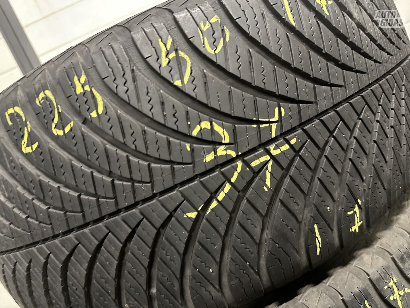 Goodyear R17 winter tyres passanger car