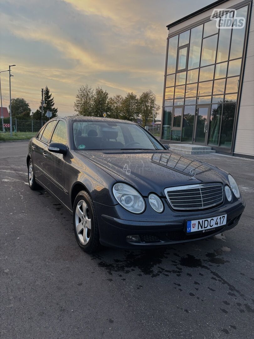 Mercedes-Benz E 220 2004 г Седан