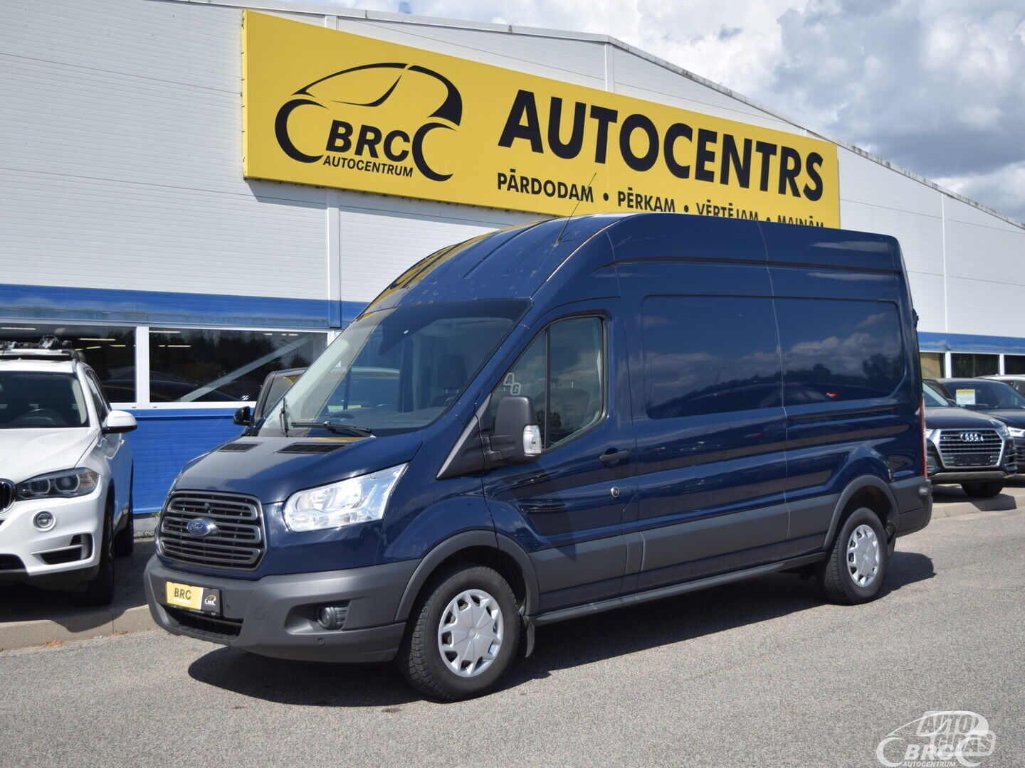 Ford Transit 2019 y Commercial auto (with box)