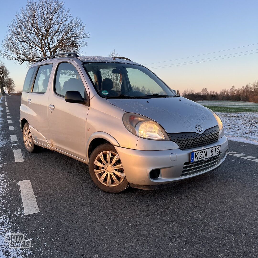 Toyota Yaris Verso 2000 г Минивэн