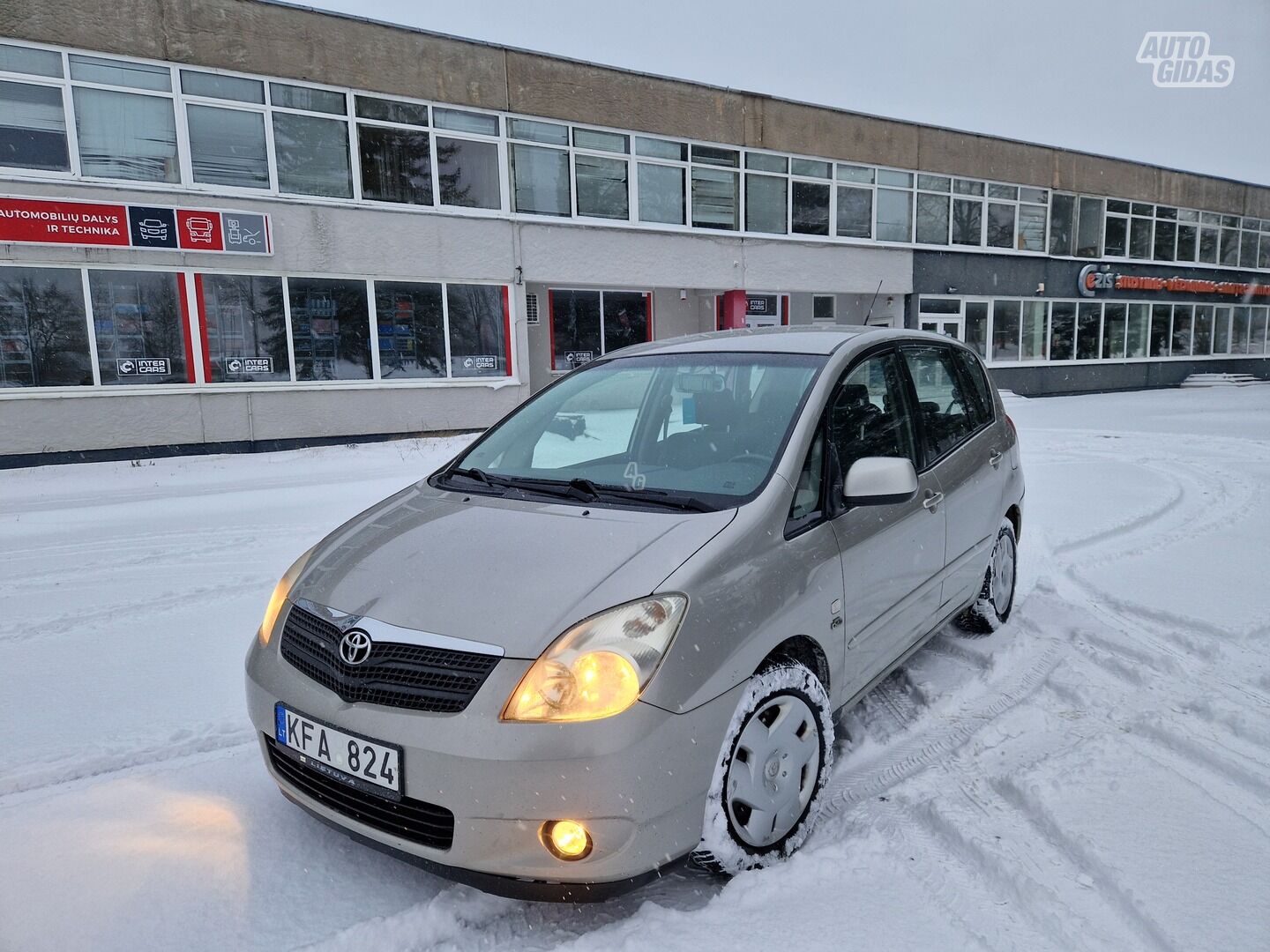 Toyota Corolla Verso 2002 г Минивэн