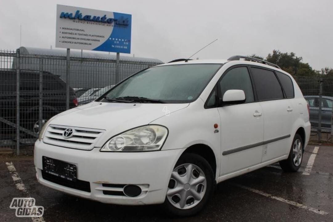 Toyota Avensis Verso 2003 г Минивэн