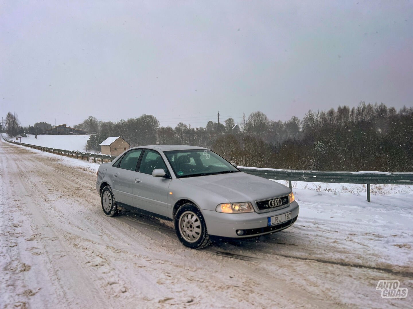 Audi A4 1999 m Sedanas