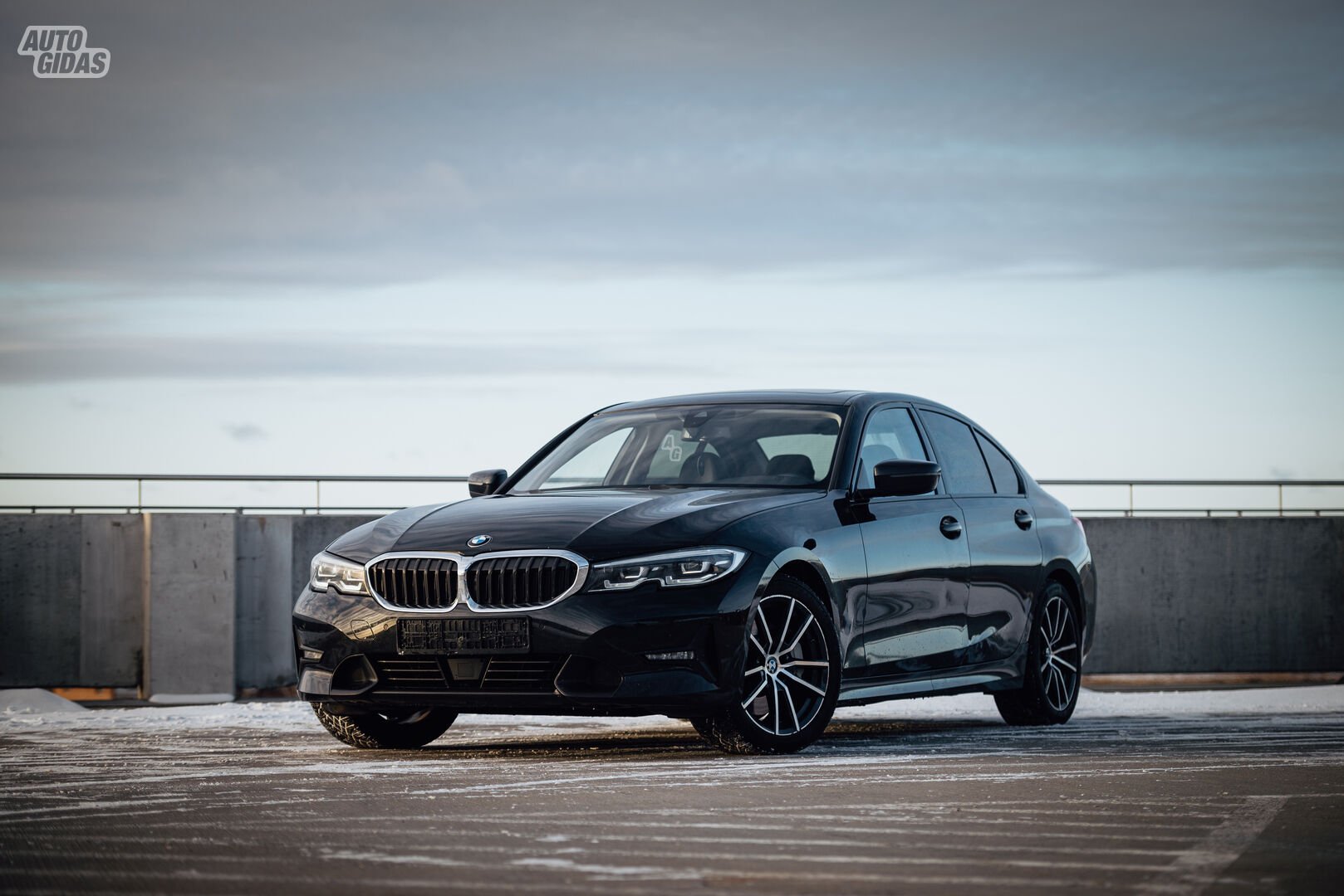 Bmw 330 2019 y Sedan