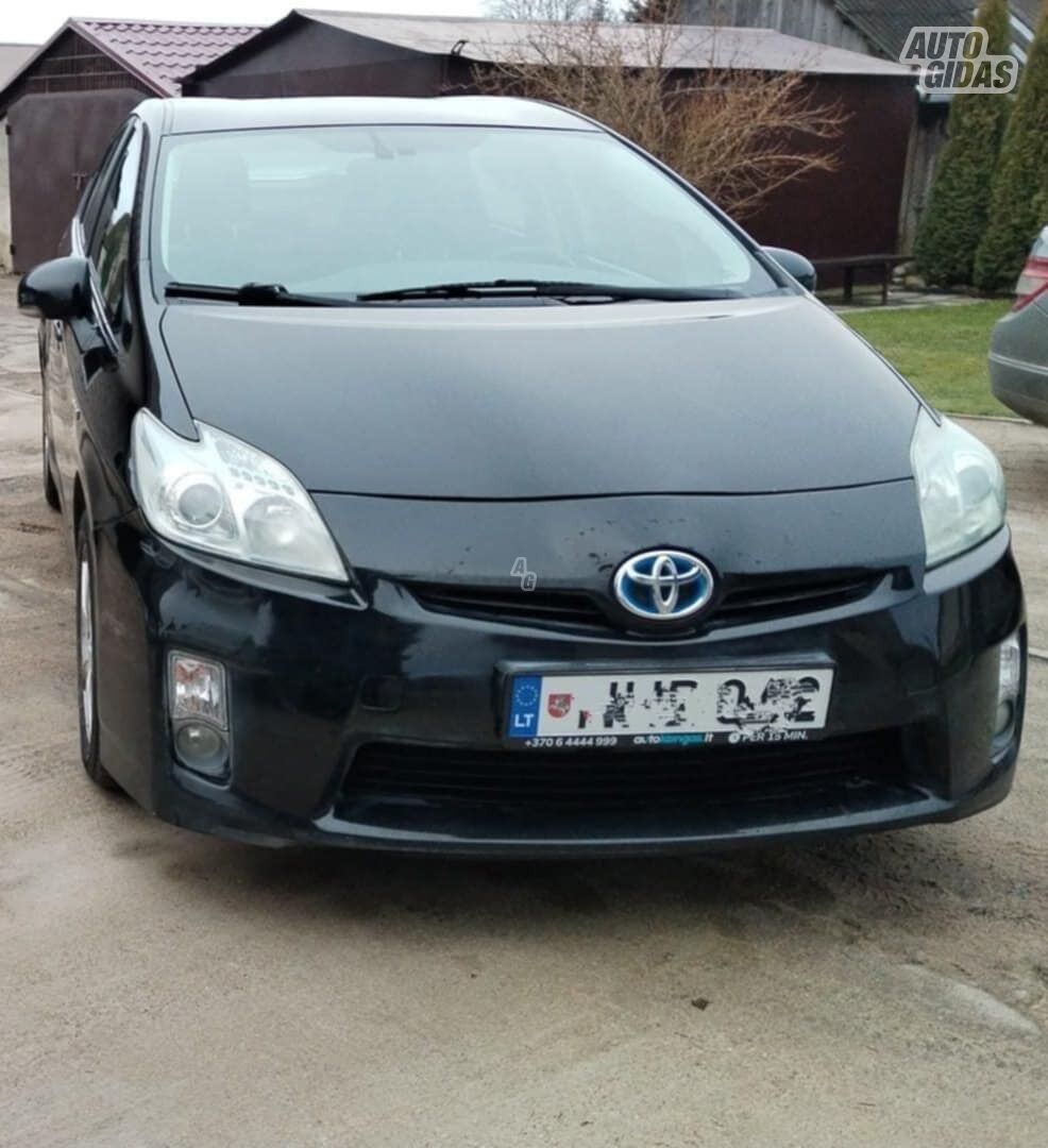 Toyota Prius 2011 г Хэтчбек