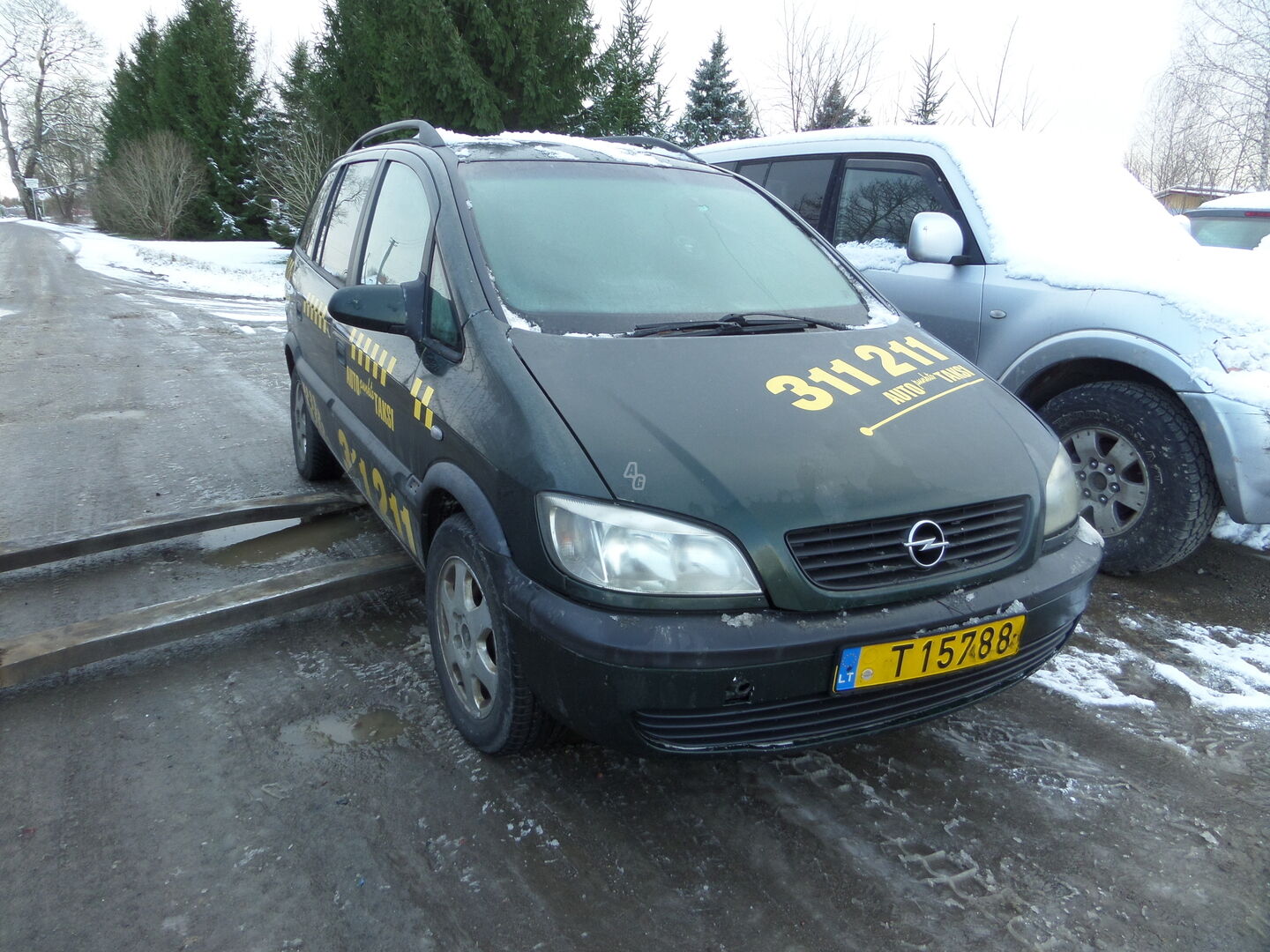 Opel Zafira 2.0d 2001 m dalys