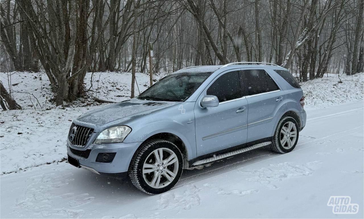 Mercedes-Benz ML 300 2010 г Внедорожник / Кроссовер