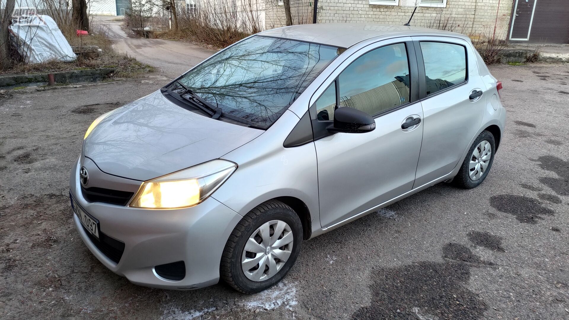 Toyota Yaris 2013 y Hatchback