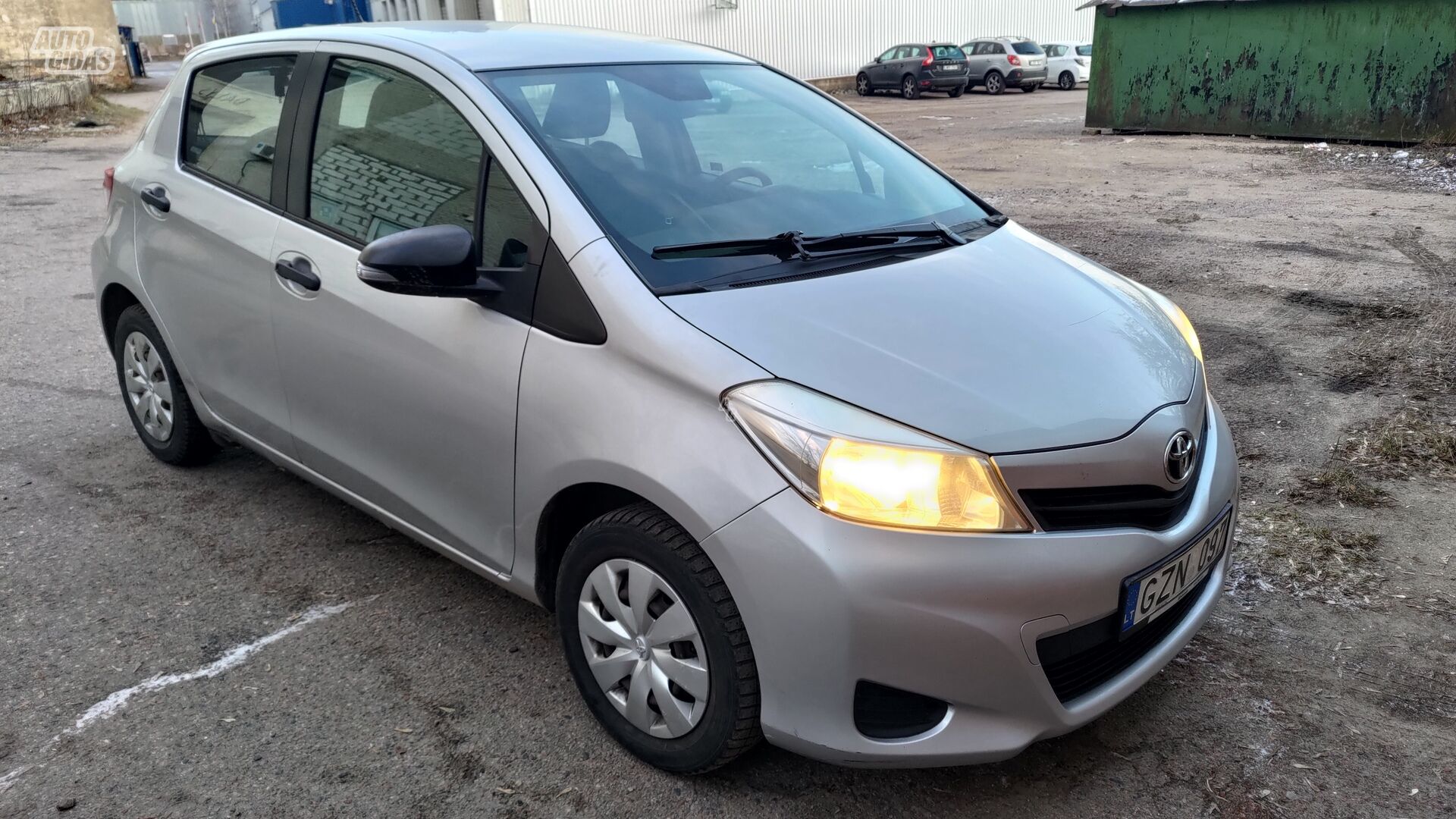 Toyota Yaris 2013 г Хэтчбек