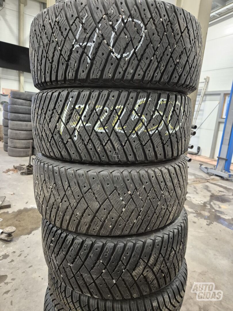 Goodyear R17 žieminės padangos lengviesiems