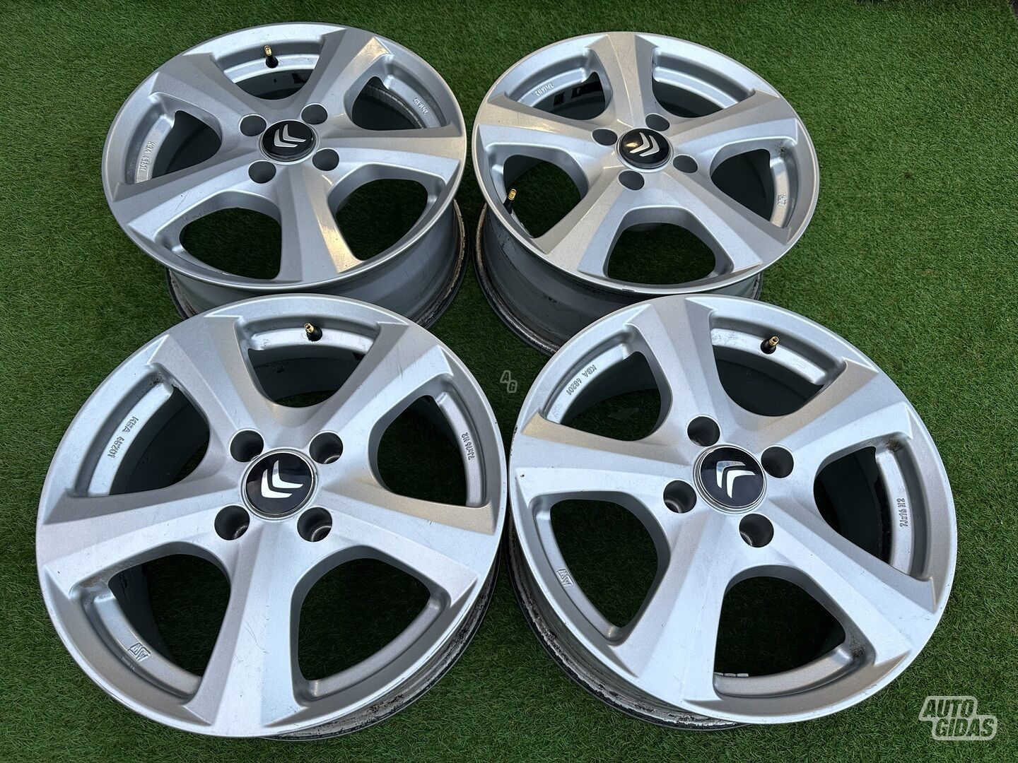 Citroen Siunciam, 7J ET25 light alloy R16 rims