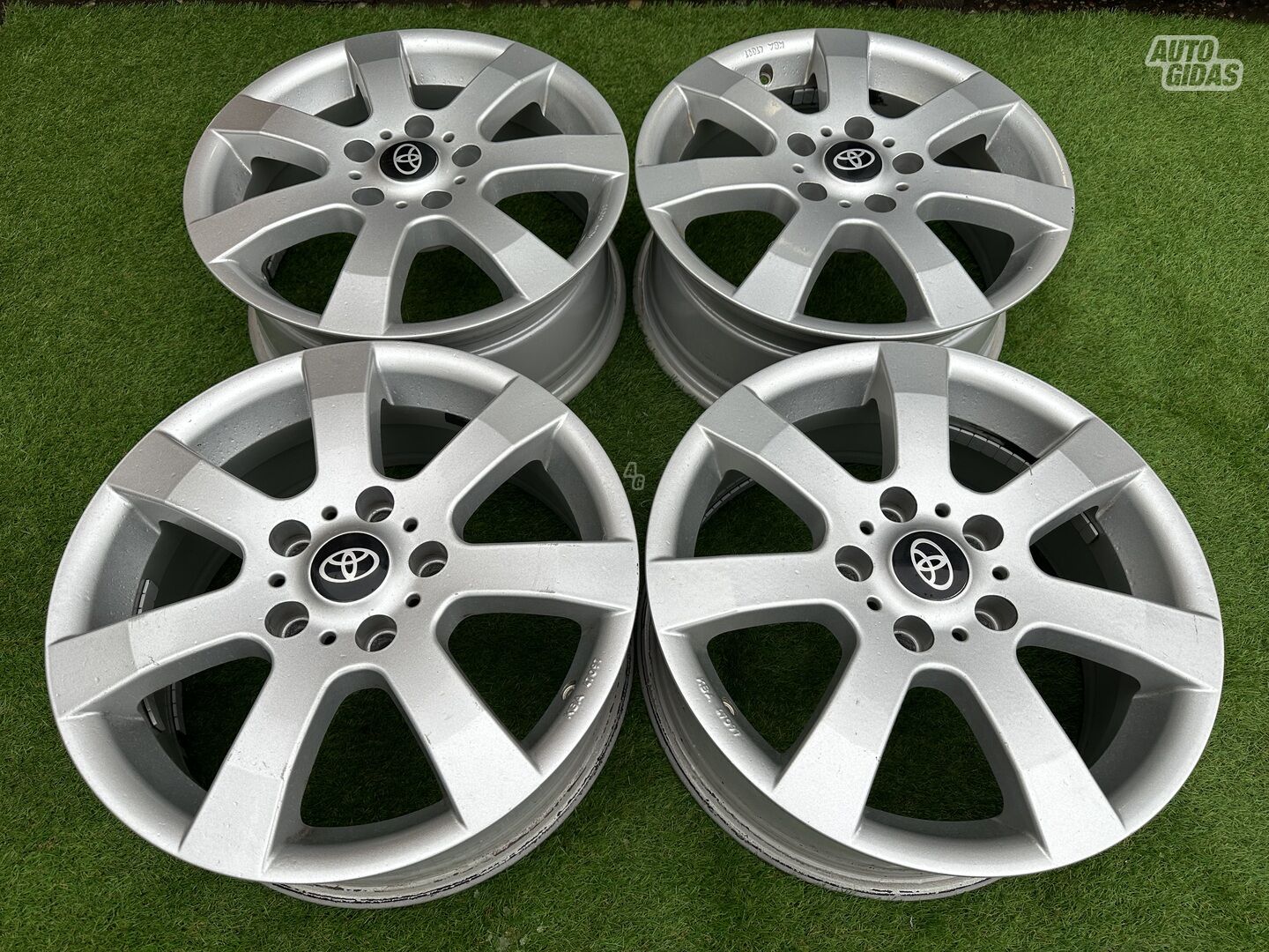 Toyota Siunciam, 6.5J ET45 light alloy R16 rims