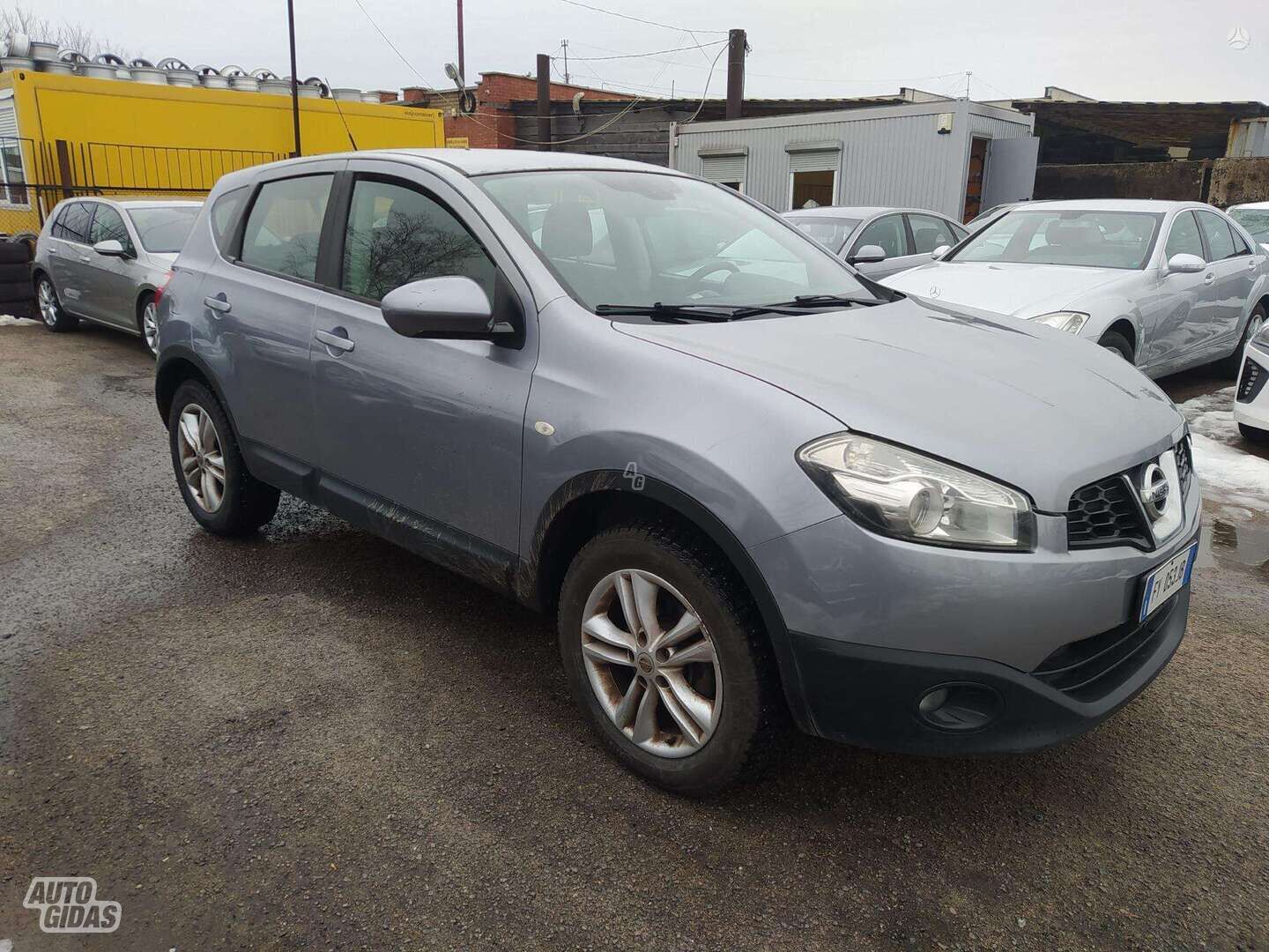 Nissan Qashqai 2010 y Off-road / Crossover