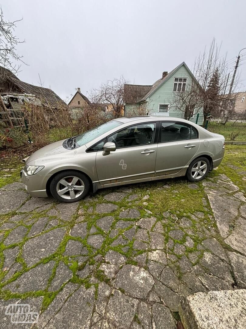 Honda Civic 2006 г Седан