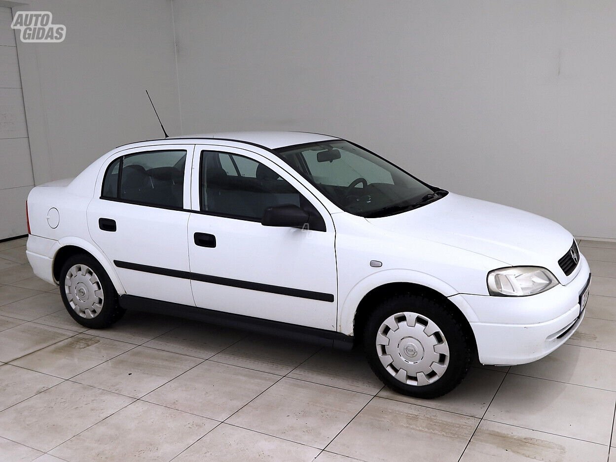 Opel Astra 2005 г Седан