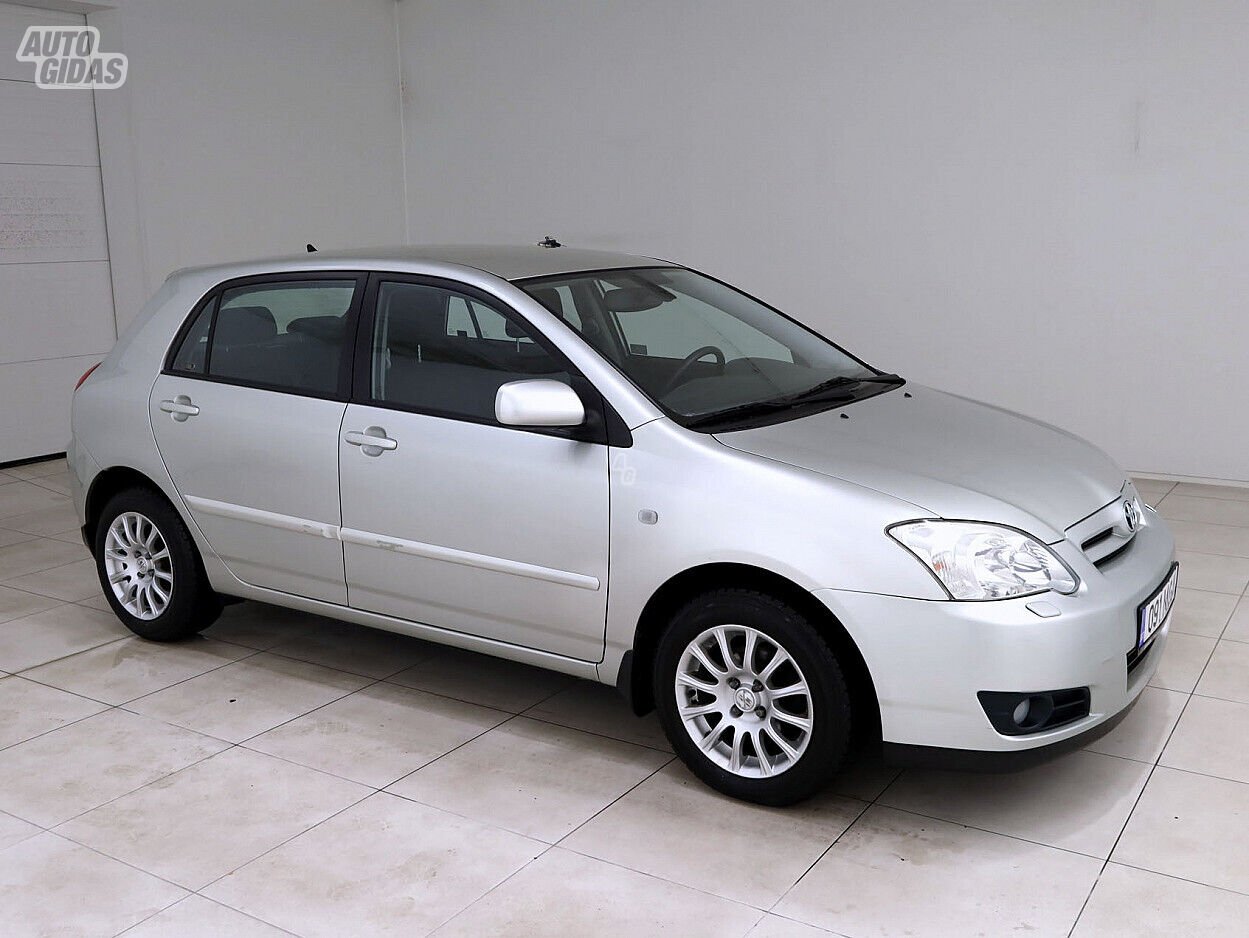 Toyota Corolla 2005 г Хэтчбек