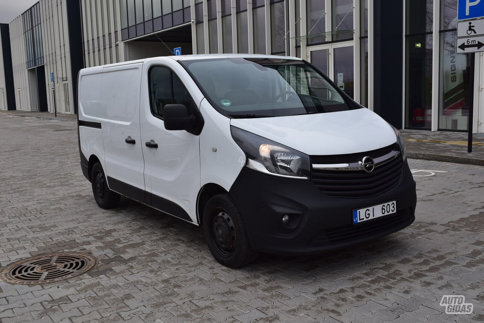 Opel Vivaro 2015 y Heavy minibus