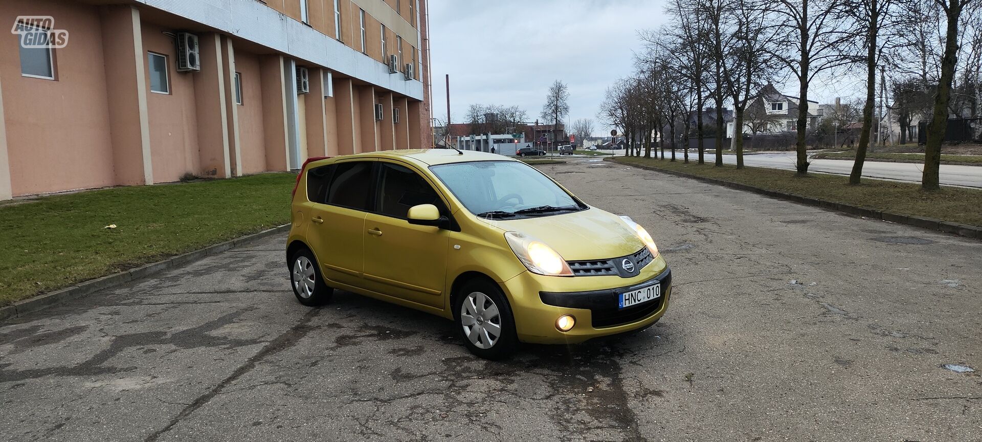 Nissan Note 2006 y Hatchback