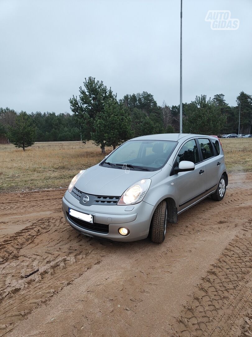 Nissan Note 2008 y Hatchback