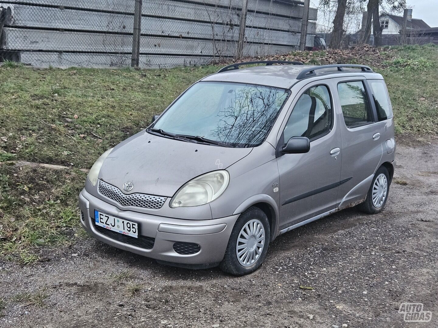 Toyota Yaris Verso 2003 m Vienatūris