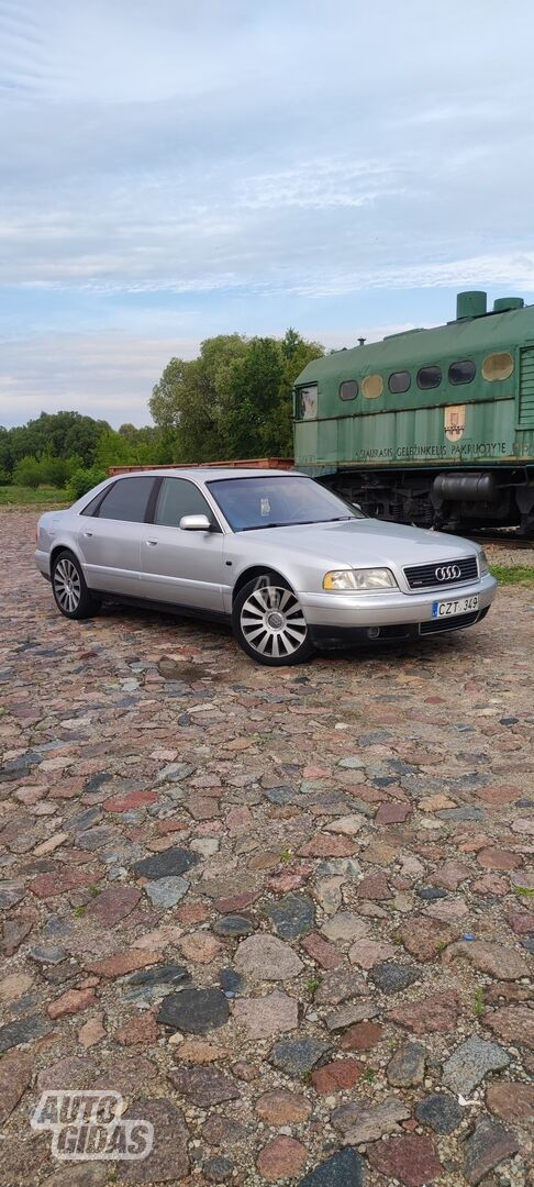 Audi A8 2001 m Visureigis / Krosoveris