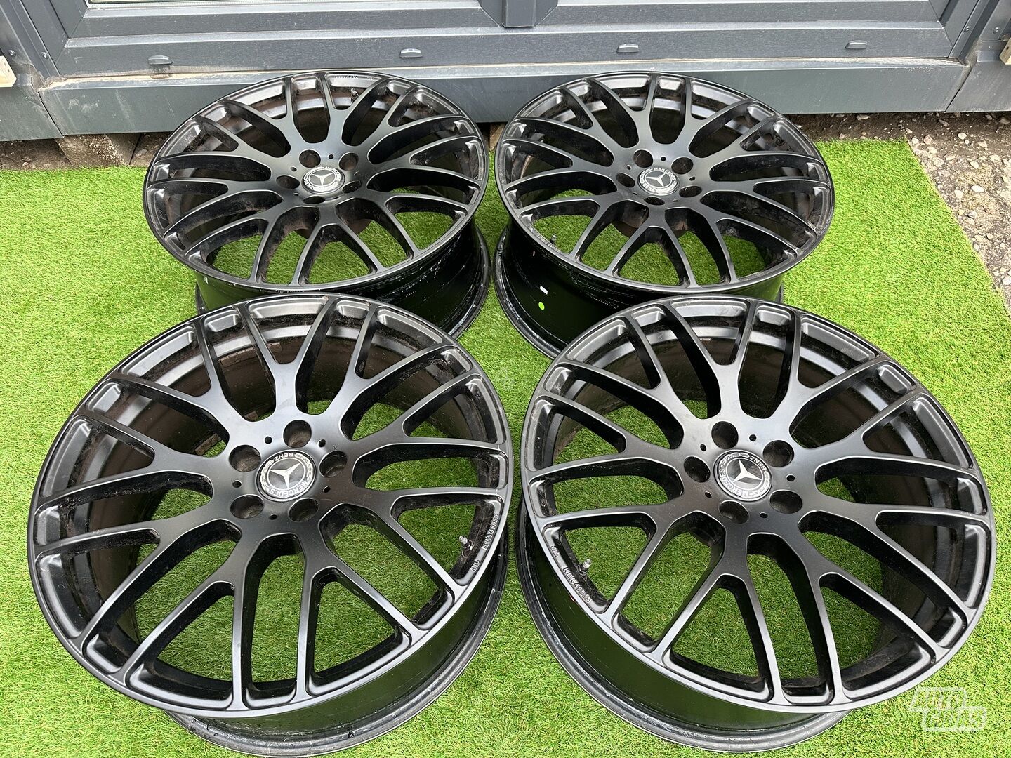 Mercedes-Benz Siunciam, 8.5J ET20 light alloy R20 rims