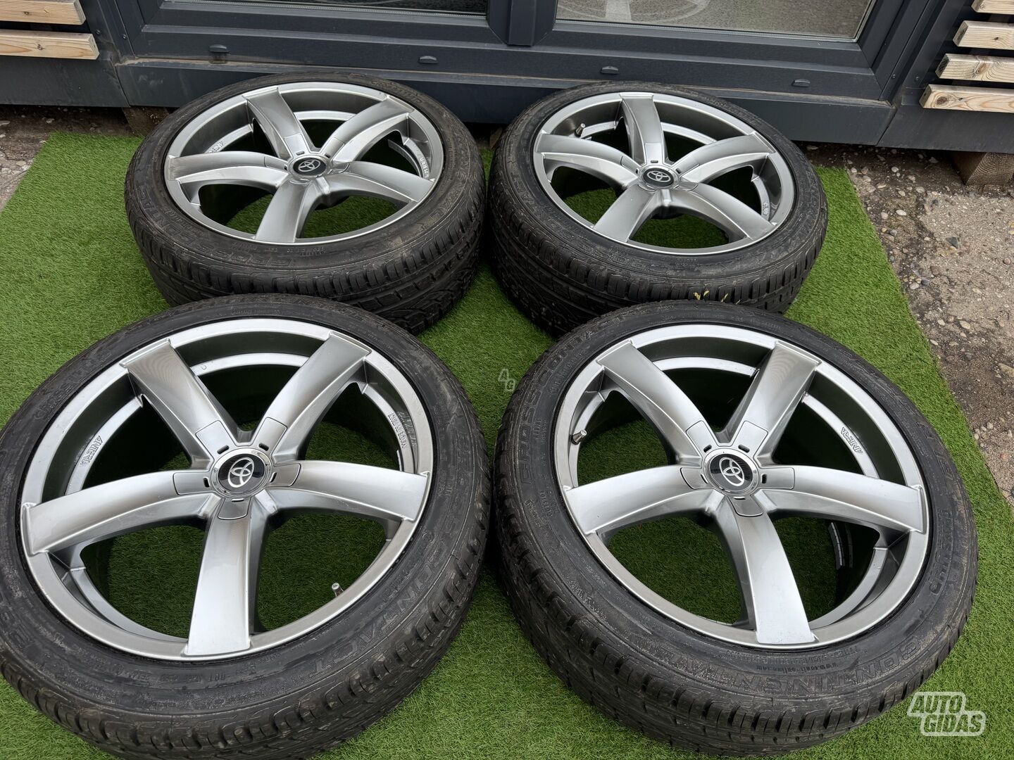 Toyota Siunciam, 8.5J ET45 light alloy R19 rims