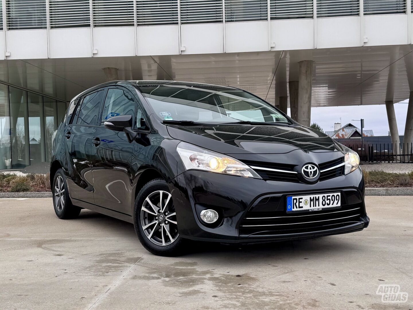 Toyota Verso 2013 г Минивэн