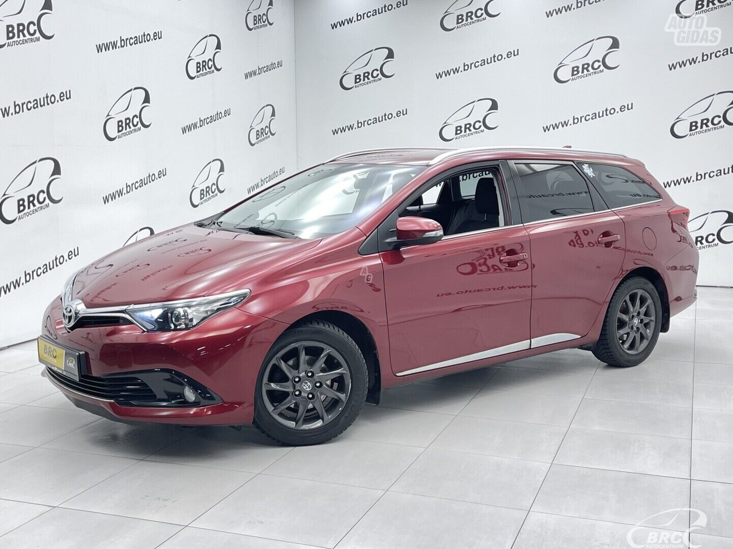 Toyota Auris 1.6i 2017 y