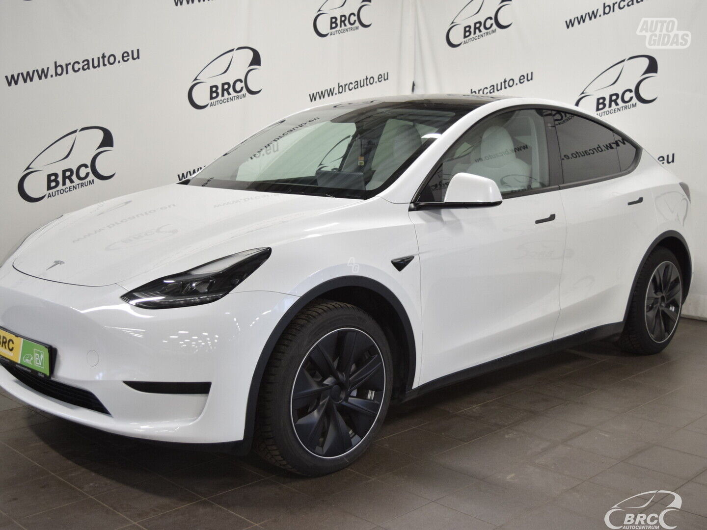 Tesla Model Y 2023 г Хэтчбек