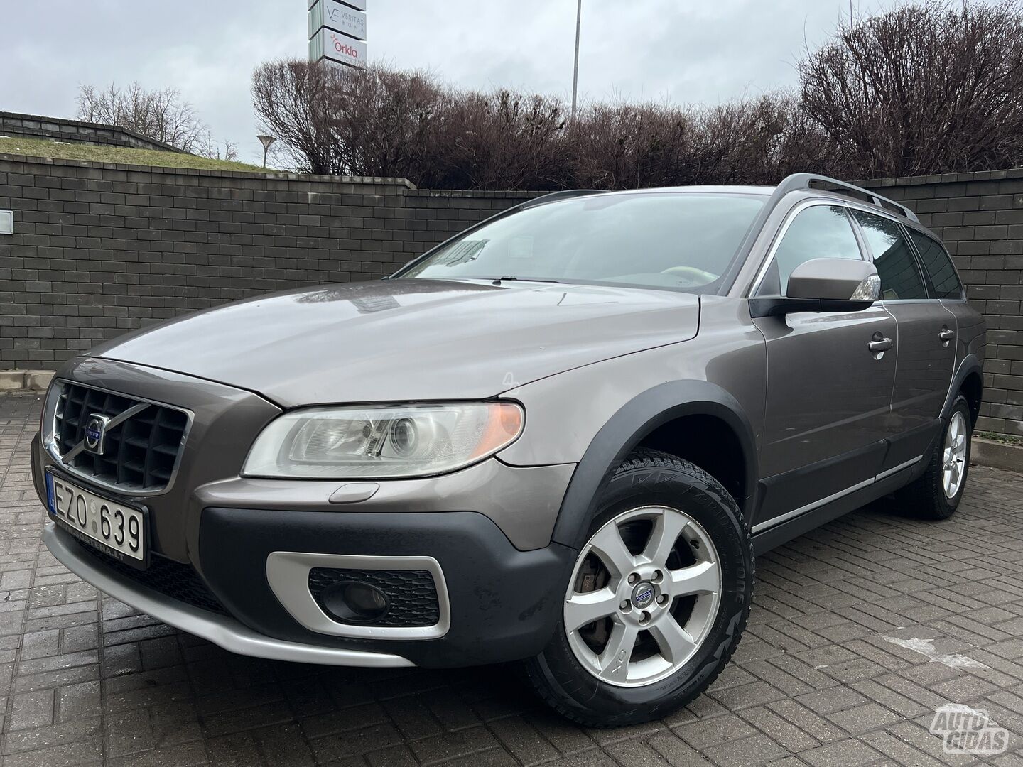 Volvo XC70 4WD MOMENTUM 2010 y