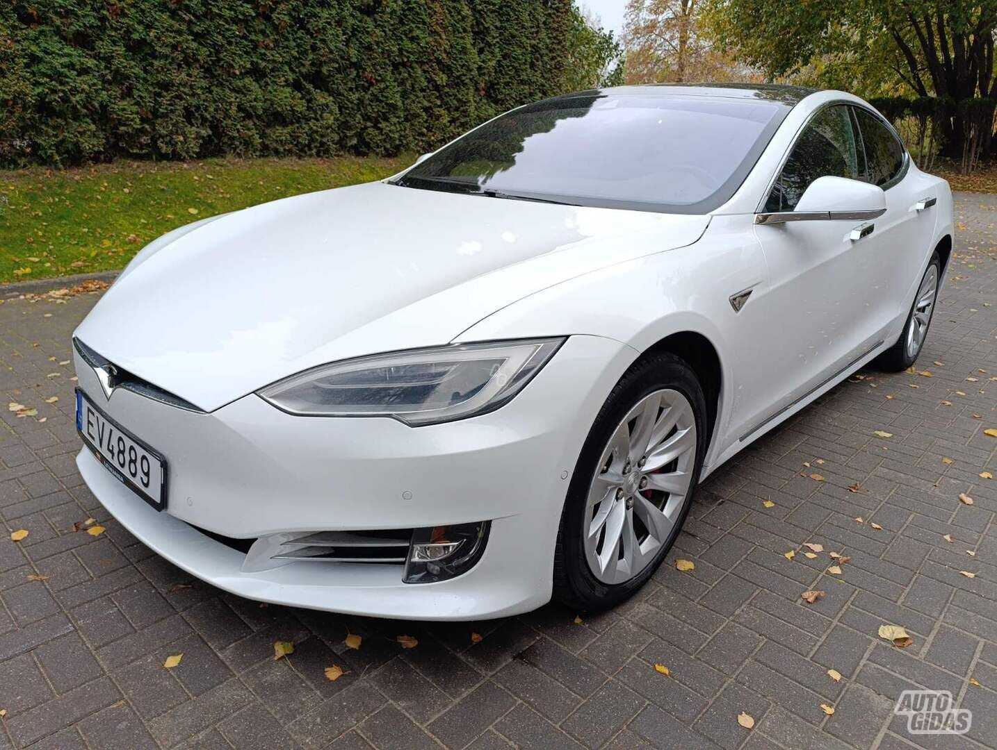 Tesla Model S 2016 y Hatchback