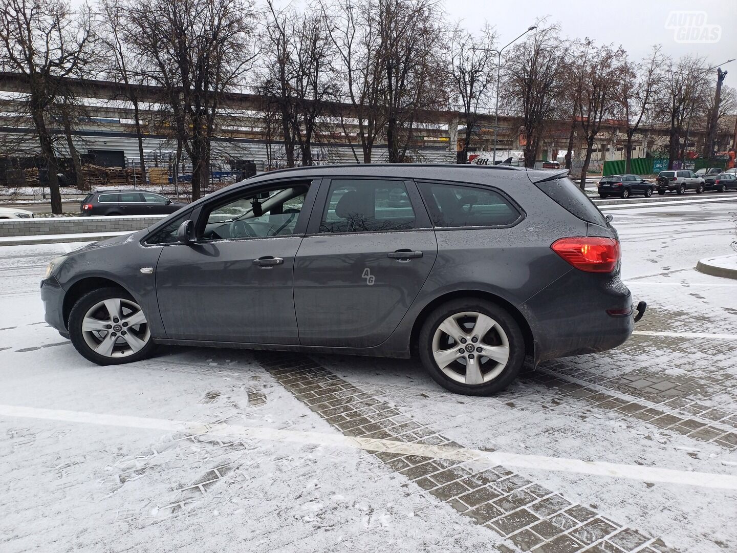 Opel Astra 2011 г Универсал