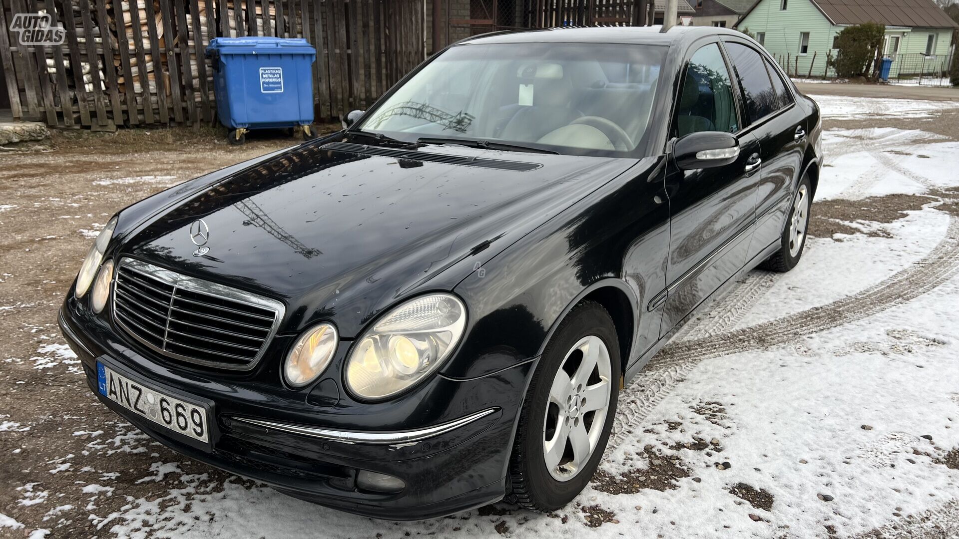 Mercedes-Benz E 240 2005 г Седан