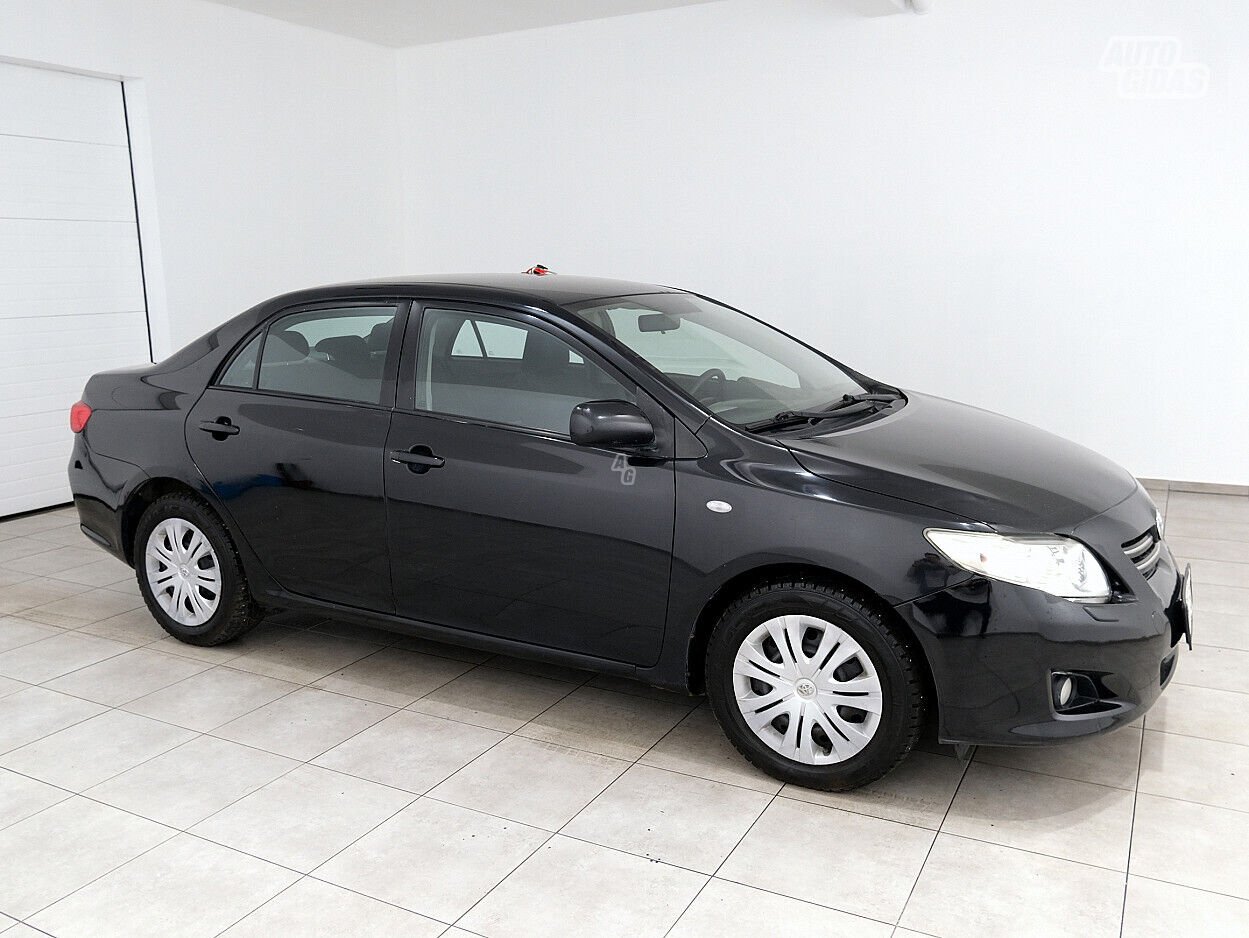 Toyota Corolla 2010 г Седан