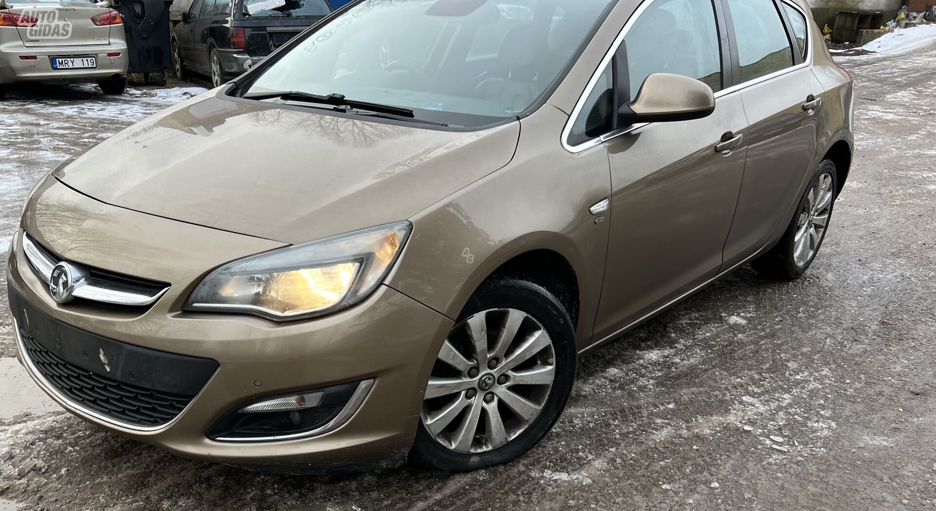 Opel Astra 2013 m dalys