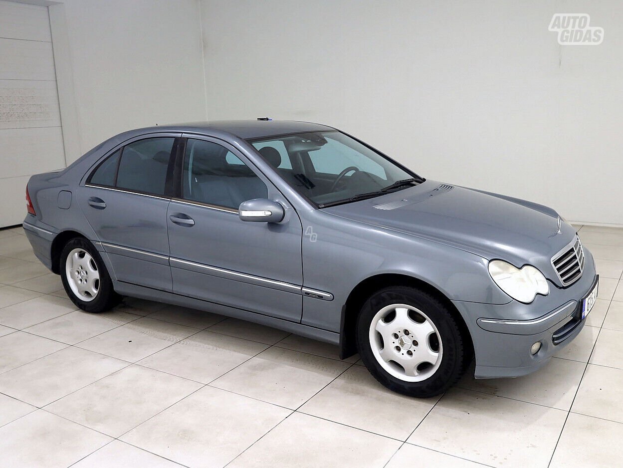 Mercedes-Benz C 200 2005 y Sedan